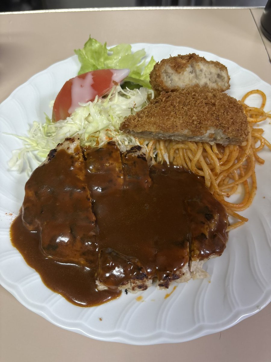 aishida441's tweet photo. 本日は東京。最近思うこと．全国の自治体のいくつかで利用定員設定であったり定員超えの園児受け入れについて妙に厳しくしています。各々理由を確認していると「もしかしたら近々120%超えルールに規制が入る、もしくはなくなるかな？って思ってます😅東京国分寺のフジランチ。大学時代から通う店😊 https://t.co/NeMzypLFSm