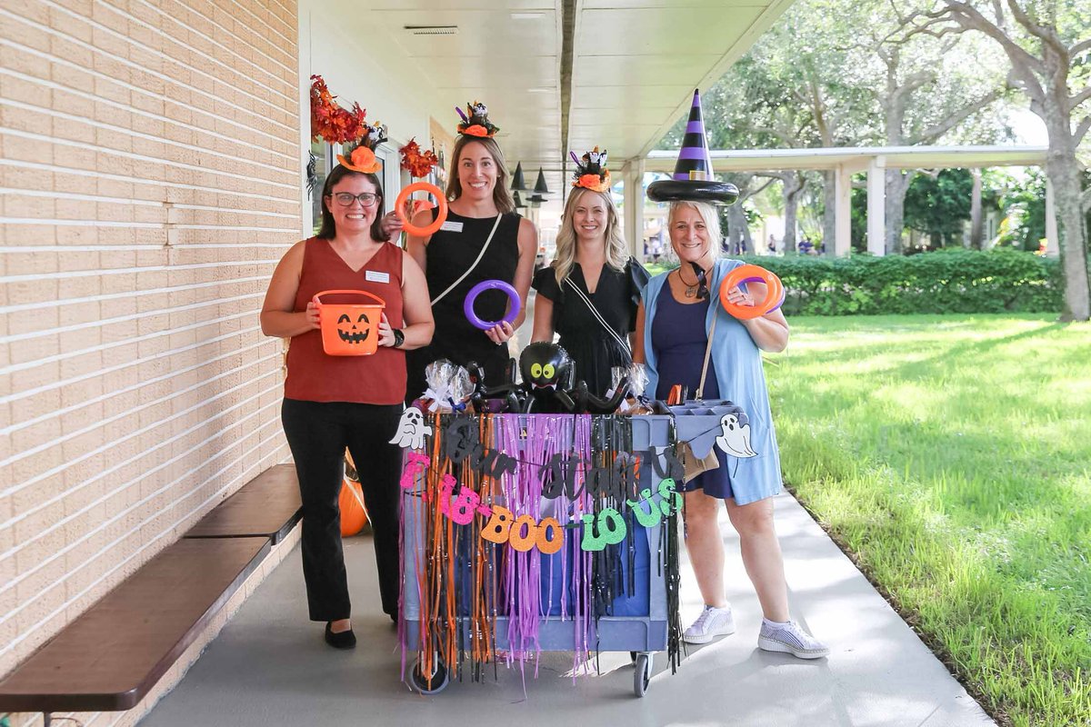 UnitySchoolFL's tweet photo. 🍎 World Teachers' Day was extra sweet at Unity School! Huge thanks to KEESH CREATIONS for the delicious caramel apples, and to our leadership team for bringing the festive "Woot Woot Cart" celebration all around campus! We love our teachers! 🍏💙🧡   #WorldTeachersDay https://t.co/vqvlXRcZgP