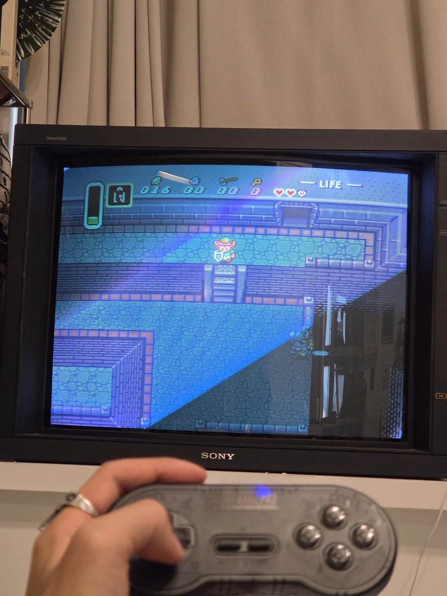 andrewb0922's tweet photo. 레트로갓 큐엠님의 은총 🔥🎮🔥
무려 100kg이 넘는 34인치 브라운관으로 젤다도 해보고 추억의 신기한 스쿨버스도 보고 ㅋㅋㅋㅋㅋㅋㅋ 컬렉션이 정말 대단하다

다른 소장품도 궁금하다면
https://t.co/fLBAK7WrsH https://t.co/iwFvvSHW6j