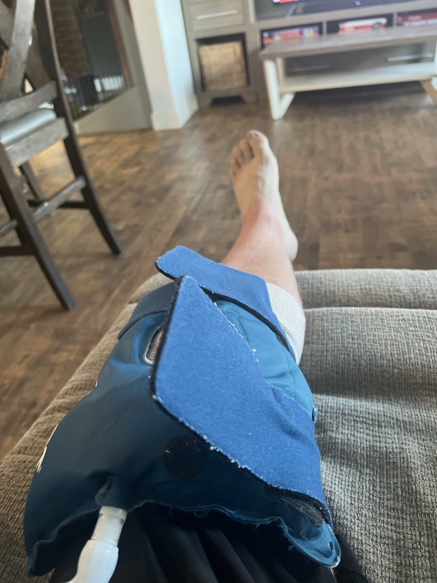 DaCheezz's tweet photo. @Xposed just had my MCL repaired. I’m hoping you streaming tonight and for the rest of the week.:) need something to help me pass the time:) https://t.co/1oongCNq3F