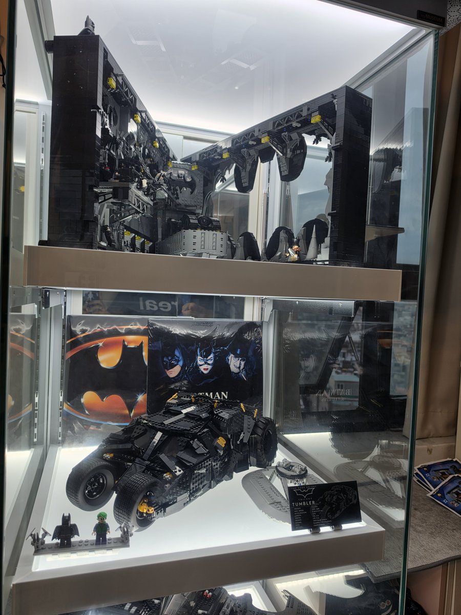 andrewb0922's tweet photo. 레트로갓 큐엠님의 은총 🔥🎮🔥
무려 100kg이 넘는 34인치 브라운관으로 젤다도 해보고 추억의 신기한 스쿨버스도 보고 ㅋㅋㅋㅋㅋㅋㅋ 컬렉션이 정말 대단하다

다른 소장품도 궁금하다면
https://t.co/fLBAK7WrsH https://t.co/iwFvvSHW6j
