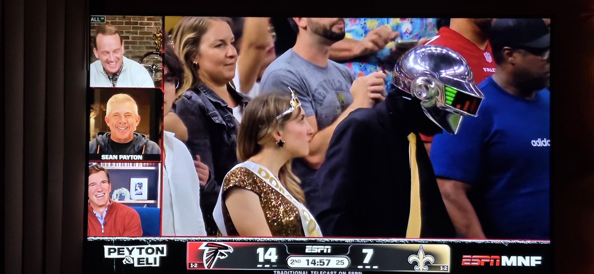 bampac29's tweet photo. Very fitting to have coach on tonight as he said, he can't believe it's been 20 years of #Domecoming I Can Only Imagine how they all felt that night. #Saints #Falcons #ATLvsNO #MNF #MNFxESPN #PeytonandEli #ManningCast https://t.co/YAvWahRNVN