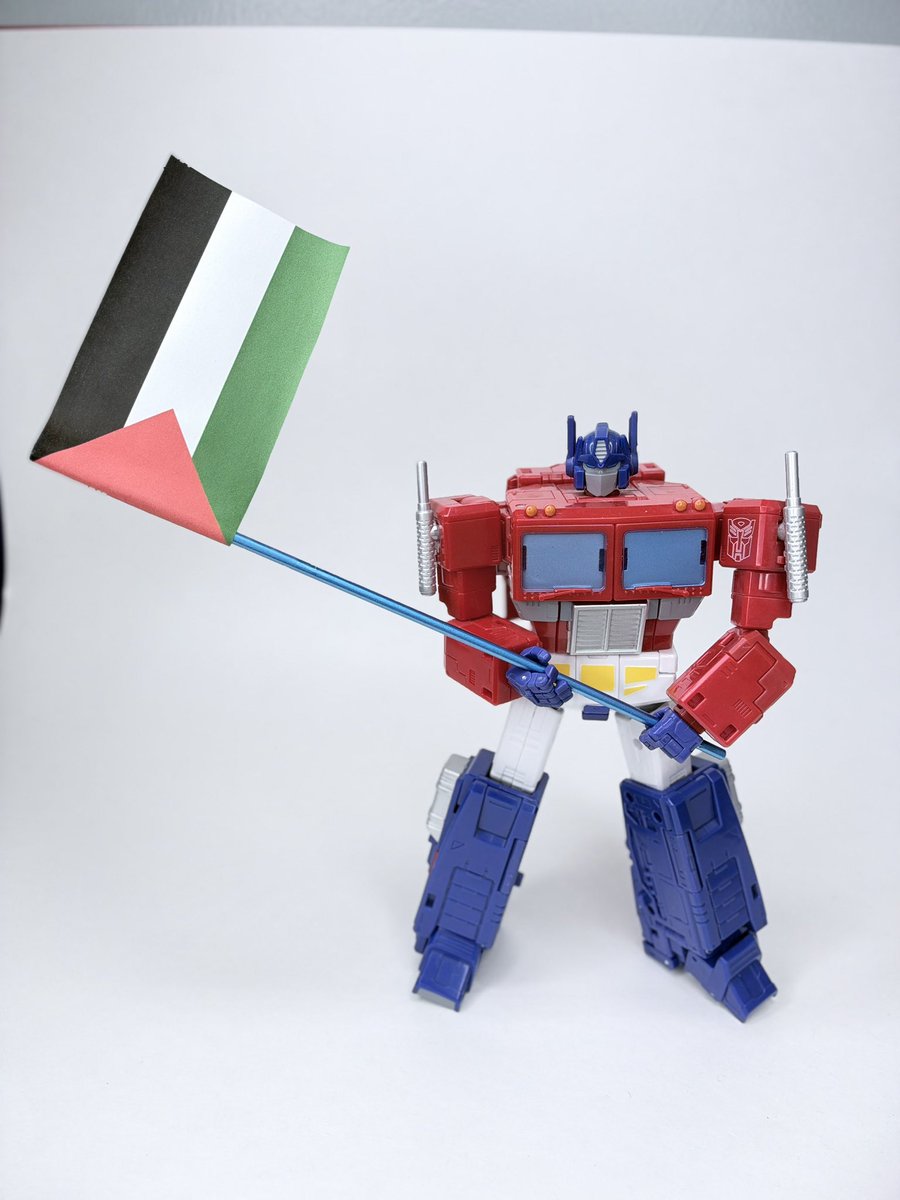 Fluxprime84's tweet photo. “Freedom is the right of all sentient beings” - Optimus Prime https://t.co/r7NXDjyuUH