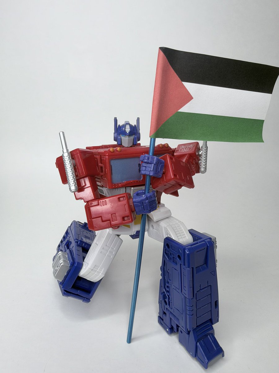 Fluxprime84's tweet photo. “Freedom is the right of all sentient beings” - Optimus Prime https://t.co/r7NXDjyuUH