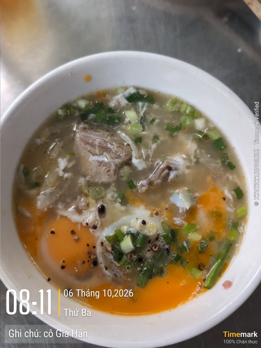 giahann20004's tweet photo. Cô giáo tẩm bổ chén tái hột gà sau những ngày hì hục cùng các em học sinh #họcsinh #côgiáo https://t.co/tJCxnv2fyT
