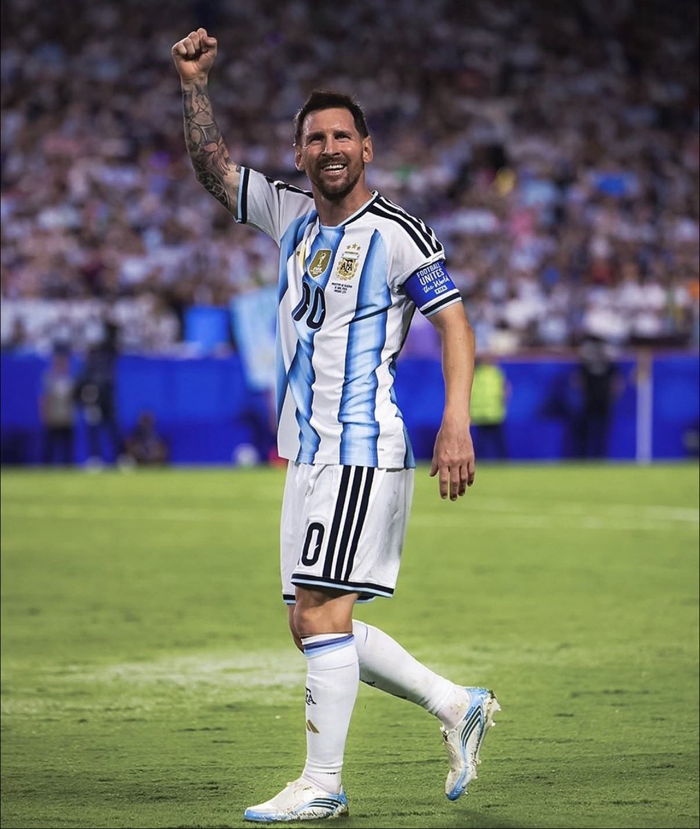 TeamLeoM's tweet photo. Para nuestra generación Messi es todo.

Se nos va un pedazo de nuestra vida. https://t.co/N9FSUY0OzU
