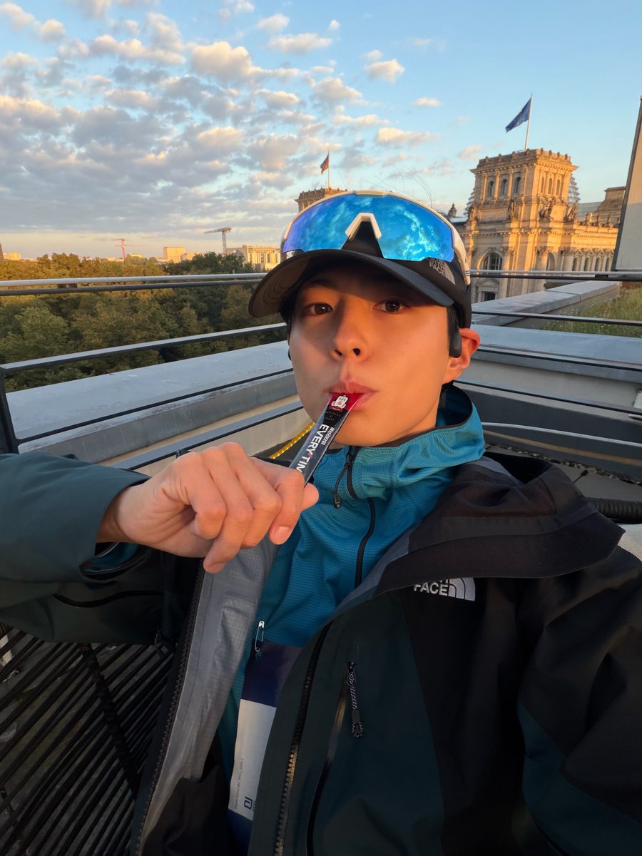 TBLlifes's tweet photo. A few moments shared by Park Bo-gum on Instagram, including a photo with his Berlin Marathon 2026 medal.

Congrats on successfully completing the marathon, @BOGUMMY! 🏅👏

#TBLlife #ParkBoGum #THEBLACKLABEL https://t.co/mndjNZe1UW
