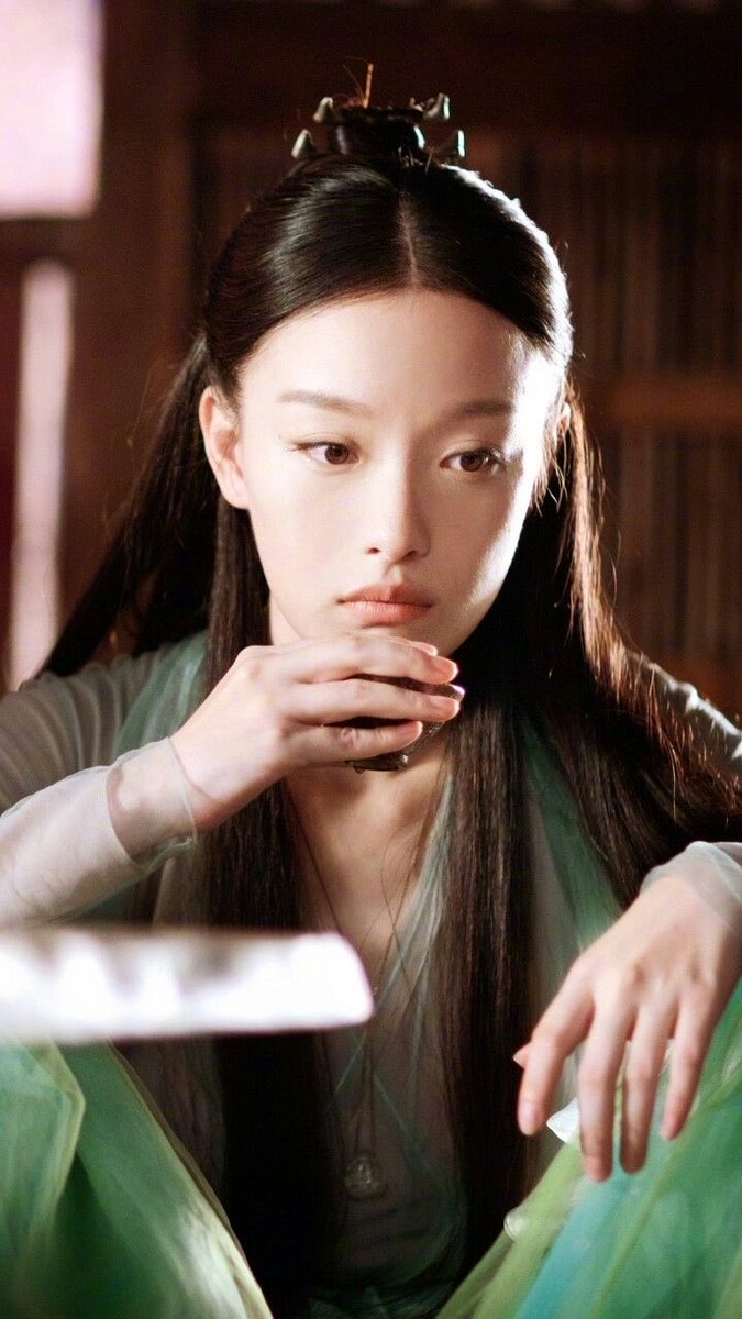seaofnoreturn's tweet photo. her eyes in the first picture always always get me https://t.co/QcuLxYl61T