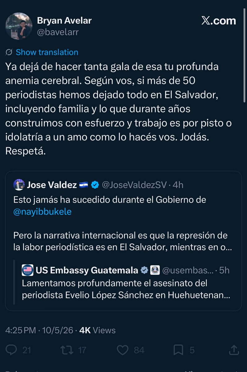 LauraPocaSV's tweet photo. Escuchen a este ridículo de @bavelarr.

O sea, “50 periodistas” se han ido de El Salvador desde que el país está más tranquilo, con menos homicidios diarios, menos extorsión, casi cero pandillas y la gente anda tranquila.

Pero en la década de 2009 a 2019, cuando estuvo en lo peor y más de 1 millón de salvadoreños salieron por el flagelo de las pandillas, ¿era cuando “más cómodos y seguros” estaban ustedes?

¡Por favor! Se fueron porque ya no podían lucrar con la muerte y la sangre de inocentes. Mírate en Guatemala y tus compinches en México, donde mandan narcos, pandilleros y delincuentes, y ahí se sienten “a gusto y bien seguros”.

¡Sin vergüenza! A nadie les hacen falta y qué bueno que se fueron. ¡Lacras!