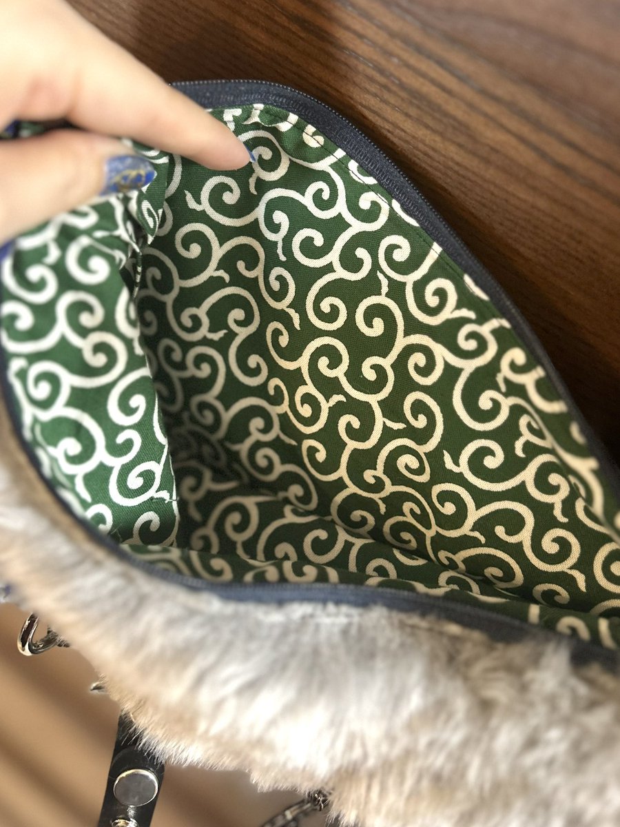 kumasion's tweet photo. 私はパンクちゃんが好きなのでパンクサコッシュも作りました🧷
裏地は唐草模様です🌱
チャーム付けると重い😇
#USJファン #ハミクマ #ハミクマパンク #ハミコレ https://t.co/DYL3VGSFjR
