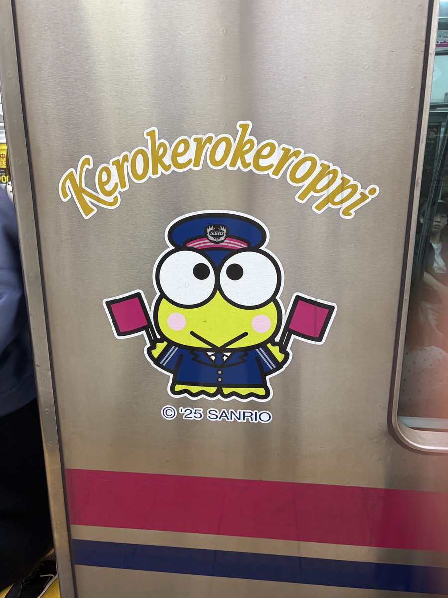 sanosannox's tweet photo. 電車待ってたら急に目の前に推しが現れた！！！ https://t.co/kwIM8FmBMt