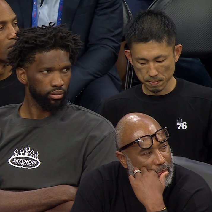 NBA_NewYork's tweet photo. "One of the all-time great guys"

    ––    Mike Breen spots Dice Yoshimoto on the Sixers bench https://t.co/OfWh0GX1Ad
