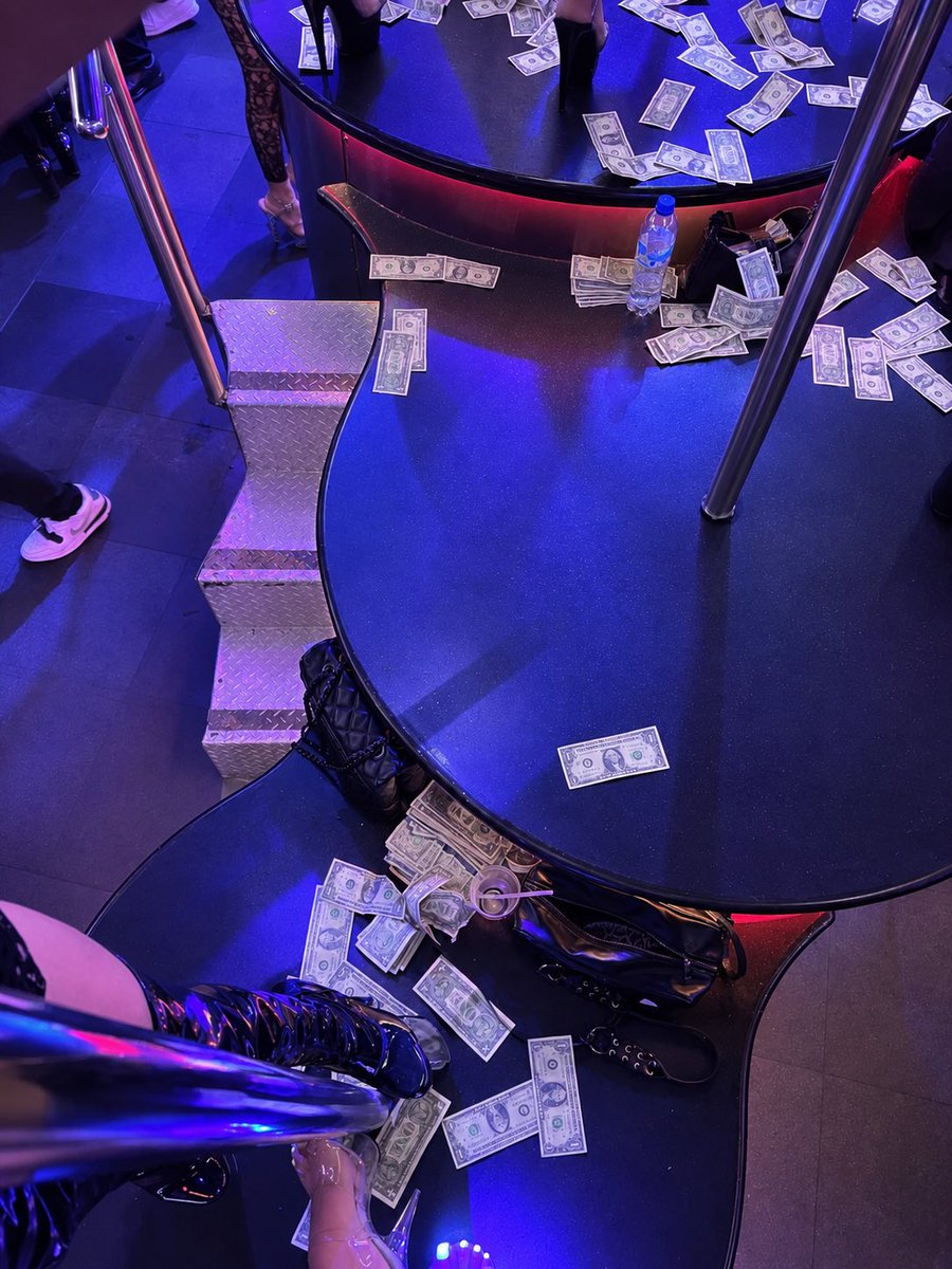 Janel4Ashley's tweet photo. HONG KONG Tijuana. 👠😘💋 https://t.co/0jeLwCXyiF