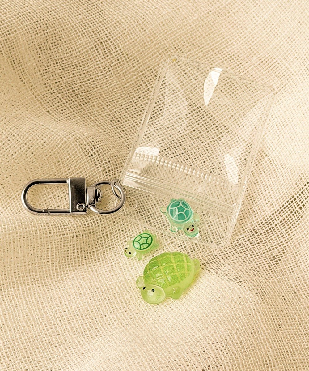 3COINS_news's tweet photo. ＊NEW＊

カメ3匹キーホルダー
330円（税込）
https://t.co/y6lcIeGF10

3匹のカメがぎゅっと寄り添う可愛いキーホルダーが登場🐢♡

※���部の店舗では取り扱いがございません。
#3COINS https://t.co/ijt55W8OeI