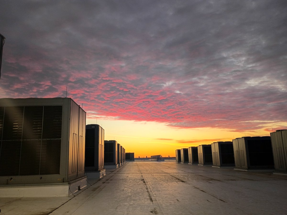 TandBOR's tweet photo. North Dakota sunrise at work https://t.co/p3dwzsFoHU