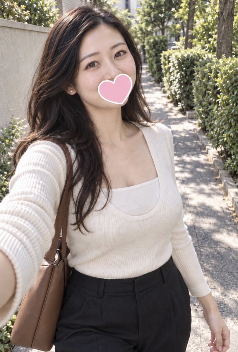 Sora_me22's tweet photo. おはようございます。そらみです。

みなさんに私を知ってもらいたいので、
ピンクのハート付けて写真載せてみました。

初めてのことばかりでみなさんの反応気になるなぁ。

ファミリーマート寄って、いつもアイスコーヒーブラックです。

みなさんが今日も一日平穏に過ごせる事を願っています。 https://t.co/7S63meR83U