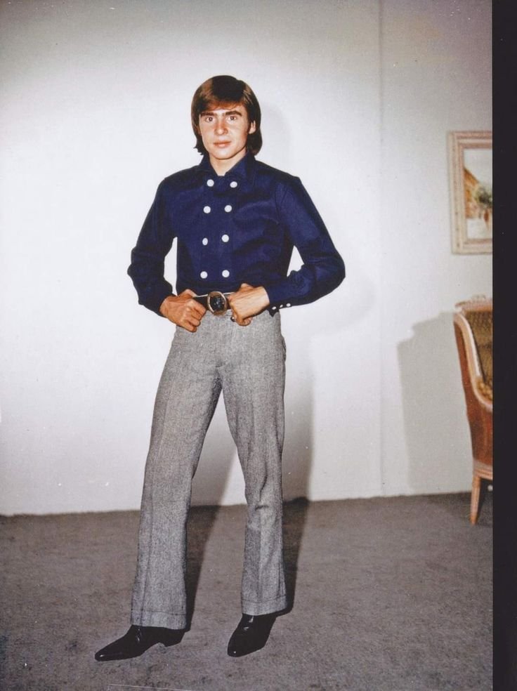 metal_monkee's tweet photo. he looks like a cardboard cutout https://t.co/iEuRrU9yB7