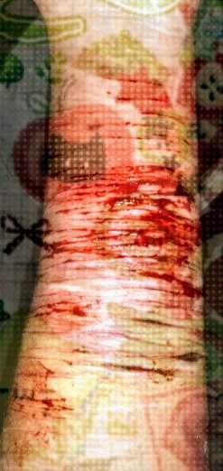 Thewyrexic's tweet photo. SFX Halloween realistic makeup all Fake ☆｡⁠.ﾟ⁠◑ #shtwtt #ouchietwt 🐈‍⬛🪄 https://t.co/DAqmYgn62F