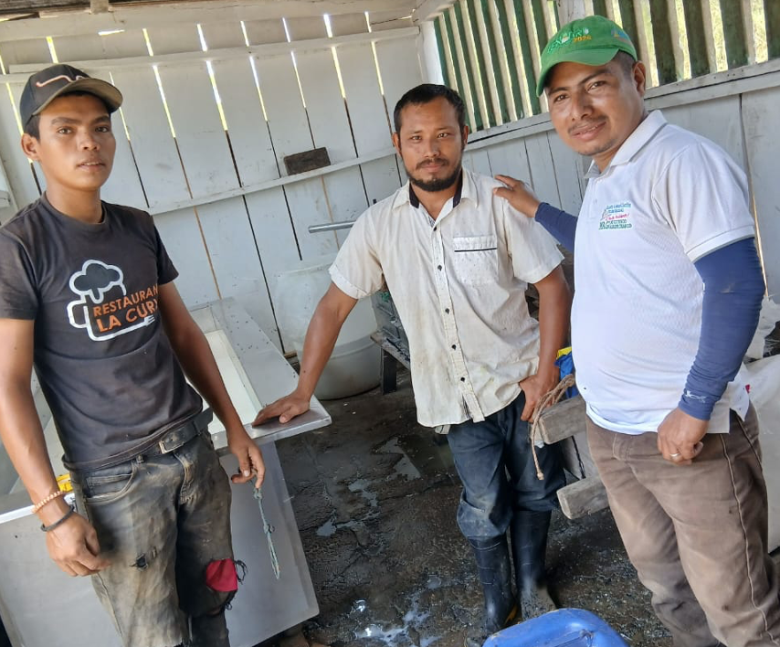 Canal4Ni's tweet photo. 🥛🇳🇮 ¡El sector lácteo sigue creciendo y generando oportunidades! 💪🏼✌🏼
✨🥳 La transformación y generación de valor agregado de la producción de leche fortalece el aporte del sector lácteo a la economía nacional 📈🤩. #noticias #nicaragua #canal4
Más información 🌐👉🏼 https://t.co/1hl20M5tLh
