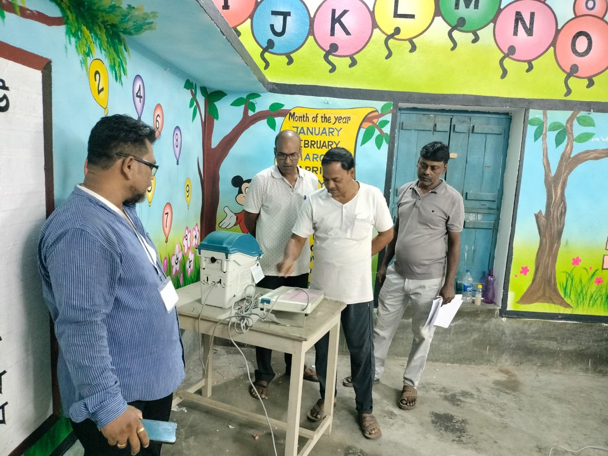 CEOWestBengal's tweet photo. Early morning mock poll conducted at different polling stations for Bye-election at Rejinagar AC under Murshidabad district of West Bengal.
#ByeElections #MockPoll
@ECISVEEP
@SpokespersonECI
@PIBKolkata
@airnews_kolkata
@MurshidabadDm https://t.co/4ihaJQgbpE