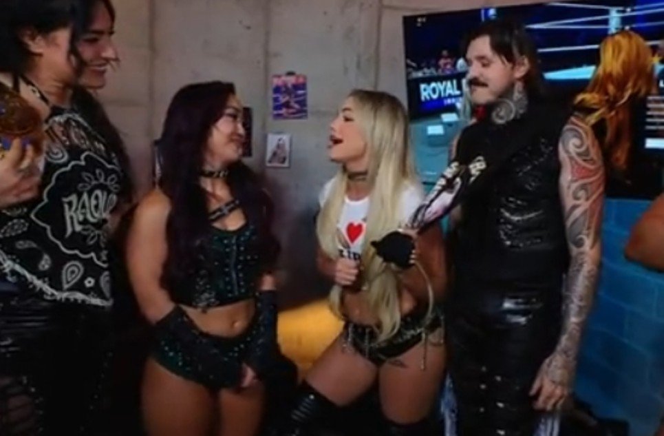 CrispyWrestlin's tweet photo. Roxanne sneaking in and cashing in on Stephanie Vaquer at some point and winning the world title that Liv is chasing would be my move but we'll see 

#WWERaw https://t.co/ezDkUoAJMc