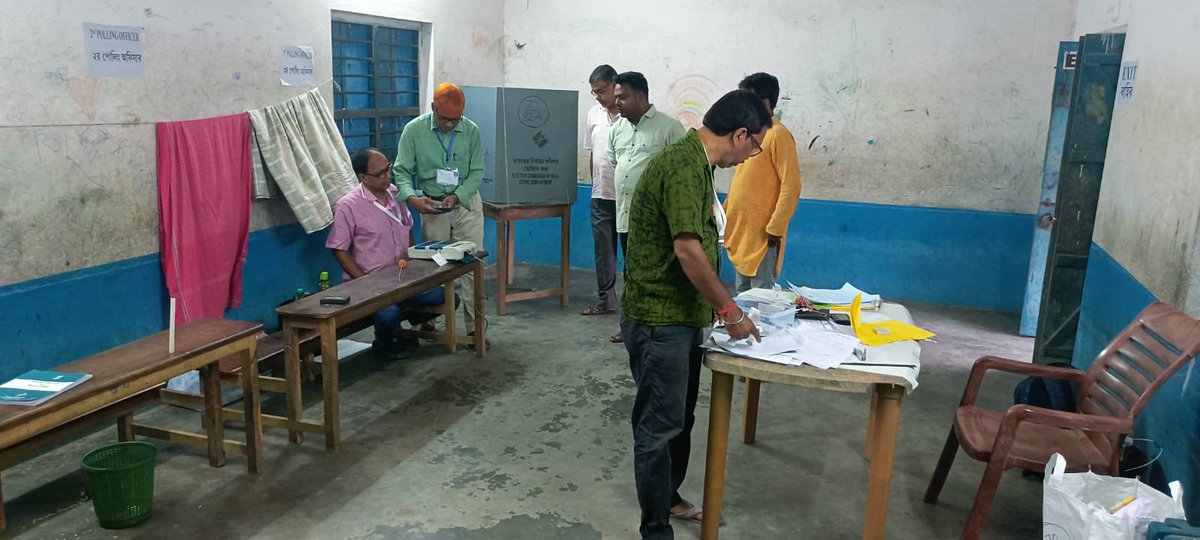 CEOWestBengal's tweet photo. Early morning mock poll conducted at different polling stations for Bye-election at Rejinagar AC under Murshidabad district of West Bengal.
#ByeElections #MockPoll
@ECISVEEP
@SpokespersonECI
@PIBKolkata
@airnews_kolkata
@MurshidabadDm https://t.co/4ihaJQgbpE