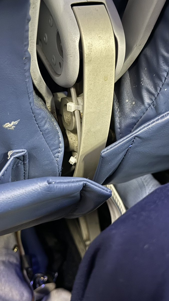 TheBigOle's tweet photo. @Delta  planes are held together with zip ties !!!!! https://t.co/cZiQ5AROEM