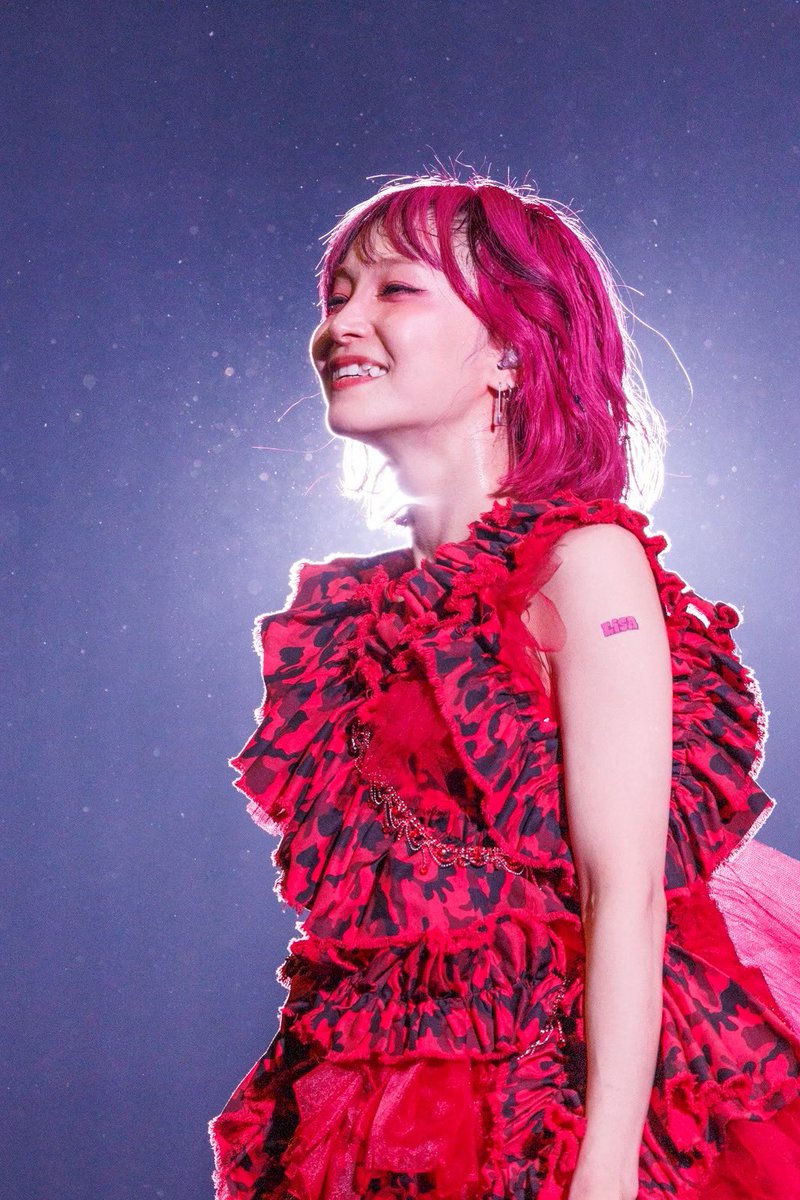 LiSA_OLiVE's tweet photo. #LiSA15th 日本武道館から世界中の10万人と遊んだワールドツアーが終わりました🚚✯🍓🌏あぁ、よかったちゃんと最後まで走り抜けられた。
Thank you so much to all of you around the world who came to sing with me! 🌏

走り出した心、世界中を巻き込んで。
願いをうたい、あなたが叶えてくれた未来。
最高な瞬間を一緒に縫い合わせてくれたあなたに感謝します。
今日もいい日だっ。

15年駆け抜けた先で、どれだけのあなたに会えるんだろう。
あなたが待っていてくれる今日がほんとうに幸せです。
次の未来へ🚚🪡👣
４月、ホームの日本武道館から始まった #LiSA15th ラストスパート、LiSAは日本に戻り全国ホールツアーに向かいます。
ただいまHOME,JAPAN🇯🇵

そして、12/2に #りさべすと ベストアルバムが出ます。
【HP】https://t.co/2jpRwR5ctv

【全国ホールツアー
#LiSA LiVE is Smile Always～LACE UP～】

【2026】
10/18(日)…ＹＣＣ県民文化ホール(山梨県立県民文化ホール)
10/24(土)…グランキューブ大阪
10/25(日)…グランキューブ大阪
11/1(日)…福岡サンパレスホテル&ホール
11/3(火祝)…iichikoグランシアタ(大分)
11/13(金)…帯広市民文化ホール(北海道)
11/15(日)…札幌文化芸術劇場 hitaru(北海道)
11/21(土)…レクザムホール(香川県県民ホール)
11/23(月)…松山市民会館(愛媛)
12/12(土)…砺波市文化会館(富山)
12/13(日)…本多の森北電ホール(石川)
12/18(金)…広島文化学園HBGホール
12/20(日)…米子コンベンションセンター BiG SHiP(鳥取)
【2027】
1/9(土)…TOYOTA ARENA TOKYO(東京)
1/10(日)…TOYOTA ARENA TOKYO(東京)
1/16(土)…仙台サンプラザホール(宮城)
1/17(日)…盛岡市民文化ホール(岩手)
1/28(木)…Niterra日本特殊陶業市民会館 フォレストホール(愛知)
1/30(土)…長良川国際会議場メインホール(岐阜)

#LACEUP_TOUR
