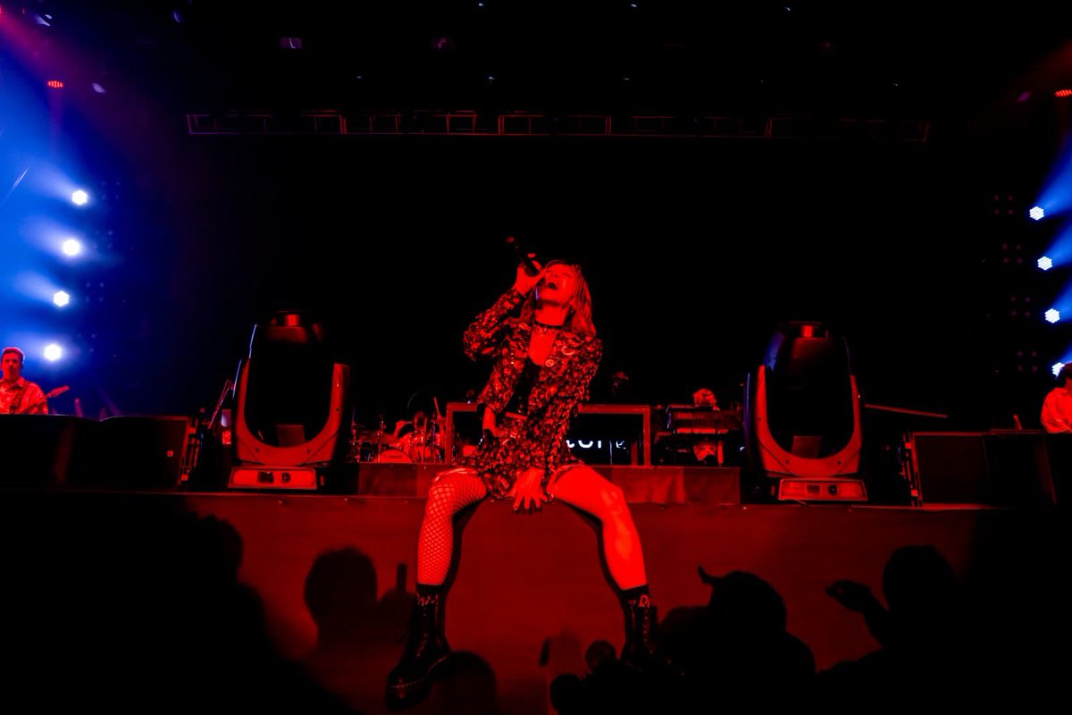 LiSA_OLiVE's tweet photo. #LiSA15th 日本武道館から世界中の10万人と遊んだワールドツアーが終わりました🚚✯🍓🌏あぁ、よかったちゃんと最後まで走り抜けられた。
Thank you so much to all of you around the world who came to sing with me! 🌏

走り出した心、世界中を巻き込んで。
願いをうたい、あなたが叶えてくれた未来。
最高な瞬間を一緒に縫い合わせてくれたあなたに感謝します。
今日もいい日だっ。

15年駆け抜けた先で、どれだけのあなたに会えるんだろう。
あなたが待っていてくれる今日がほんとうに幸せです。
次の未来へ🚚🪡👣
４月、ホームの日本武道館から始まった #LiSA15th ラストスパート、LiSAは日本に戻り全国ホールツアーに向かいます。
ただいまHOME,JAPAN🇯🇵

そして、12/2に #りさべすと ベストアルバムが出ます。
【HP】https://t.co/2jpRwR5ctv

【全国ホールツアー
#LiSA LiVE is Smile Always～LACE UP～】

【2026】
10/18(日)…ＹＣＣ県民文化ホール(山梨県立県民文化ホール)
10/24(土)…グランキューブ大阪
10/25(日)…グランキューブ大阪
11/1(日)…福岡サンパレスホテル&ホール
11/3(火祝)…iichikoグランシアタ(大分)
11/13(金)…帯広市民文化ホール(北海道)
11/15(日)…札幌文化芸術劇場 hitaru(北海道)
11/21(土)…レクザムホール(香川県県民ホール)
11/23(月)…松山市民会館(愛媛)
12/12(土)…砺波市文化会館(富山)
12/13(日)…本多の森北電ホール(石川)
12/18(金)…広島文化学園HBGホール
12/20(日)…米子コンベンションセンター BiG SHiP(鳥取)
【2027】
1/9(土)…TOYOTA ARENA TOKYO(東京)
1/10(日)…TOYOTA ARENA TOKYO(東京)
1/16(土)…仙台サンプラザホール(宮城)
1/17(日)…盛岡市民文化ホール(岩手)
1/28(木)…Niterra日本特殊陶業市民会館 フォレストホール(愛知)
1/30(土)…長良川国際会議場メインホール(岐阜)

#LACEUP_TOUR