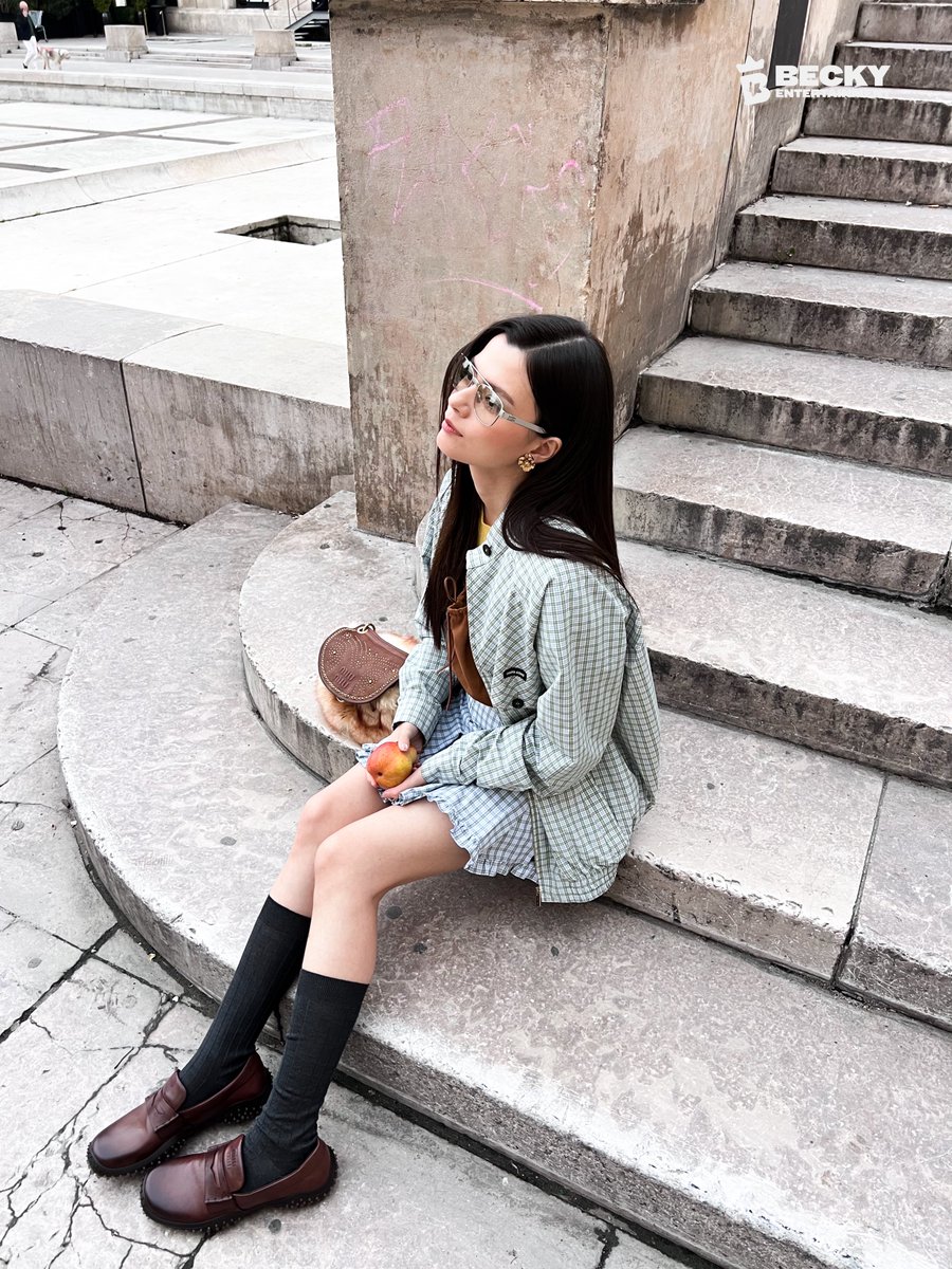 beckyentofc's tweet photo. Keeping it casual, keeping it Miu Miu 🩵

#MiuMiuSS27xBecky #MiuMiuSS27
#MiuMiuPFWxBecky
#beckysangels #BeckyArmstrong https://t.co/XIgexaU3qR