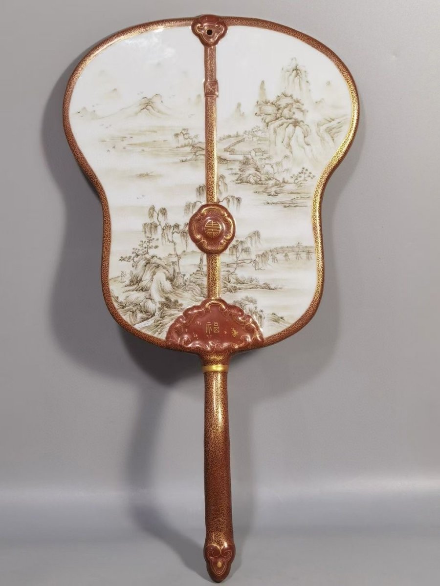 VigilAntheppsj's tweet photo. [I spotted a delicate porcelain fan with a unique, elegant touch—pure charm!]， https://t.co/cPfKIgvIHH