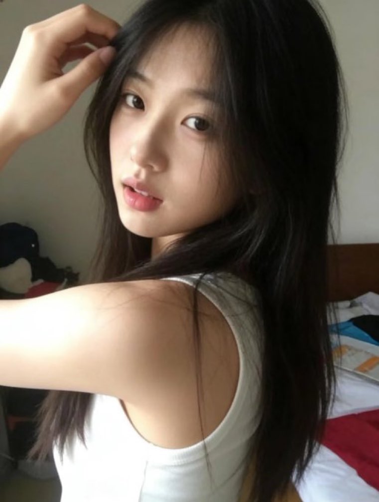 melissa27pp7's tweet photo. 素颜照真没人看吗？刚拍的视频

有人想要锐评一下我17岁的福嘛😌

（拒绝人机）赶紧看，我要删了

真没有🚪流言1我真给呀 https://t.co/PwzcpNAj7g