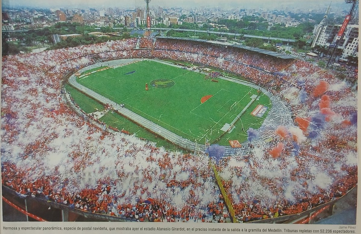 jdanilocorrea's tweet photo. Promedio de asistencias del Campeonato Colombiano 2001 (partidos jugados como local):

1. @DIM_Oficial 🇭🇹: 26.604 espectadores (26) 
2. @nacionaloficial 🇳🇬: 22.205 (22) 
3. @oncecaldas 🇮🇹: 16.915 (25) 
4. @EnvigadoFC 🍊: 15.876 (22) (*)
5. @DeportivoCaliCP 🇳🇫: 11.974 (25) 
6. @AmericadeCali 👹: 11.704 (26) 
7. @DeporPereiraFC 🇲🇰: 10.218 (22) 
8. @SantaFe 🦁: 9.558 (25) 
9. @MillosFCoficial 🏴󠁧󠁢󠁳󠁣󠁴󠁿: 9.335 (25) 
10. @cdtolima 🐷: 7.385 (25) 
11. @internaciopalmi (Cortuluá) ❤️: 5.620 (25) 
12. @DeporPasto 🇹🇩: 4.959 (22) 
13. @RealCartagena 🔰: 4.300 (22)
14. @ABucaramanga 🐆: 4.217 (22)
15. @AtleticoHuilaof 🐂: 4.189 (22) 
16. @JuniorClubSA 🦈: 3.109 (22) 

Partido con mayor asistencia: 52.236 espectadores, Independiente Medellín 3-0 Cortuluá, 12 de diciembre de 2001, fecha 6 de los Cuadrangulares Semifinales (Grupo B).

Partido con menor asistencia: 66 espectadores, Junior 3-3 Envigado F.C., 11 de noviembre de 2001, fecha 22 del Torneo Finalización.

Fuentes: El Tiempo, El Colombiano, El Mundo y semanario Nuevo Estadio.

Nota 1: Algunos datos de asistencia fueron suministrados al día siguiente del partido ante los medios de comunicación escritos, pero estos no fueron en su mayoría divulgados.

Nota 2: Envigado F.C. hizo de local en el Estadio Atanasio Girardot y se programaron dobletes.

Fuentes: El Tiempo, El Colombiano, El Mundo y semanario Nuevo Estadio.