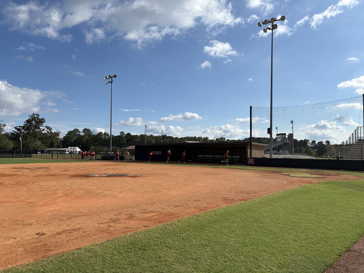 EMCC_SBALL's tweet photo. Lions back at work for the week! Looking forward to our series against Coastal Alabama tomorrow!! Games at 2&4. Come out and support your Lions in Scooba ๐คฟ๐ฆ!!
#W2vsH2 #PR1DE #Lionssoftball https://t.co/l7FlIxmlvk