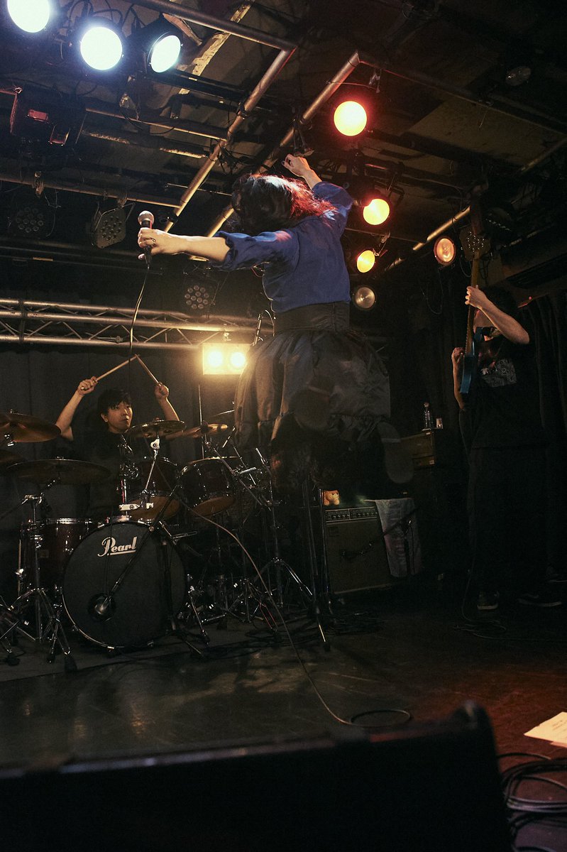 CIEL_vocal's tweet photo. 動きがよかった

と言われる日がまさか来るとは思わなかった、元棒立ちボーカリストですﾀﾋ

感謝しかない👊✨
とはいえまだまだですが🔥

こういうジャンプの瞬間を綺麗にとらえてくださり、カメラマンさんには頭が下がりっぱなしです

photo: Vesperさん

#あんれば 
#UnreadyValkyrja https://t.co/91x9vLxbYS