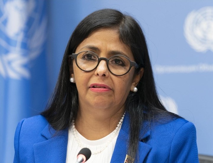 FirE_05D's tweet photo. 🇻🇪Dónde Están los Otros 206 Mil Millones De Dólares 💲que Te Dieron Hacen Día Atrás ni Sueldos Ni Pensiones Ni Hospitales,Ni Una 💩 🐀  De 💩 @delcyrodriguezv  @PressSec  @WhiteHouse Venezuela 🇻🇪 Los Odia a Todosssssss RT https://t.co/DV0ZPstGxJ