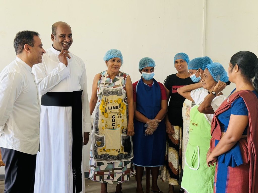 rajakarunahs's tweet photo. මාගේ විමධ්යගත ප්රතිපාදන මගින් ක්රියාත්මක මීගමුව ආසනයේ කාන්තා වෘත්තීය පුහුණු වැඩසටහන් මාලාවේ තවත් වැඩසටහනක් මීගමුව කුඩාපාඩුව දේවමාතා දේවස්ථානයේදී ආරම්භවූ අවස්ථාව.
#HarshanaRajakaruna #SamagiJanaBalawegaya #SriLankaPolitics #CleanPolitics https://t.co/1e3CCaJiOG