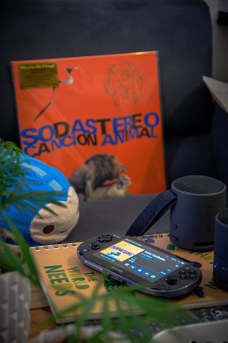 DonTropo's tweet photo. Probando PSVITAMAN con dos SRS-XB100 emparejadas por Bluetooth en estéreo. ❤️
Reproduce FLAC y MP3, escanea los archivos bien rápido y la interfaz está bonita. Le voy a imprimir una base al Vita para ponerla de reproductor en la mesita.
#PSPMAN #PSVITAMAN #PSVITA https://t.co/IGMa7CGJ0i