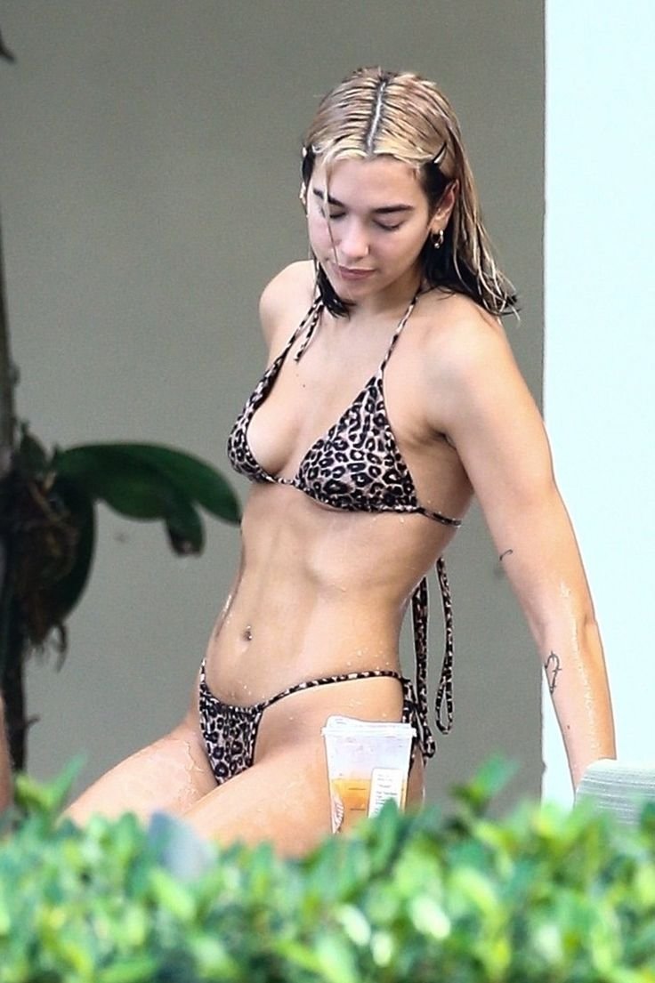 besthollywood9's tweet photo. Dua Lipa… respectfully, WOW. https://t.co/wkm3nbWSBa