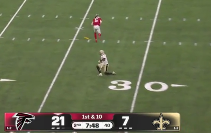 llaw_wall's tweet photo. Aints CB1 bending knee to London 😭😭😭 https://t.co/nIXqyIif6p