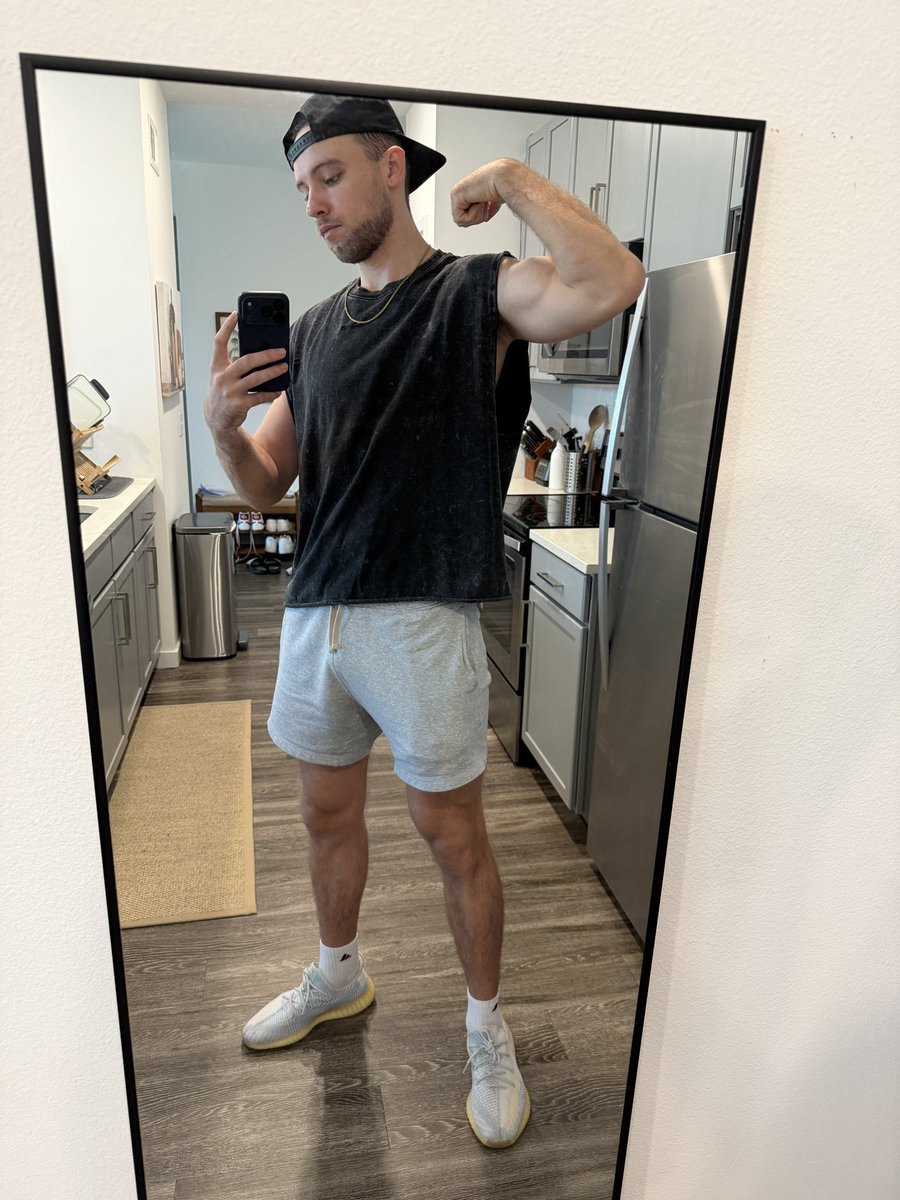 MasterTroyxo's tweet photo. Fan bought me Yeezys who’s worshipping them? https://t.co/5UgPdSf8HD