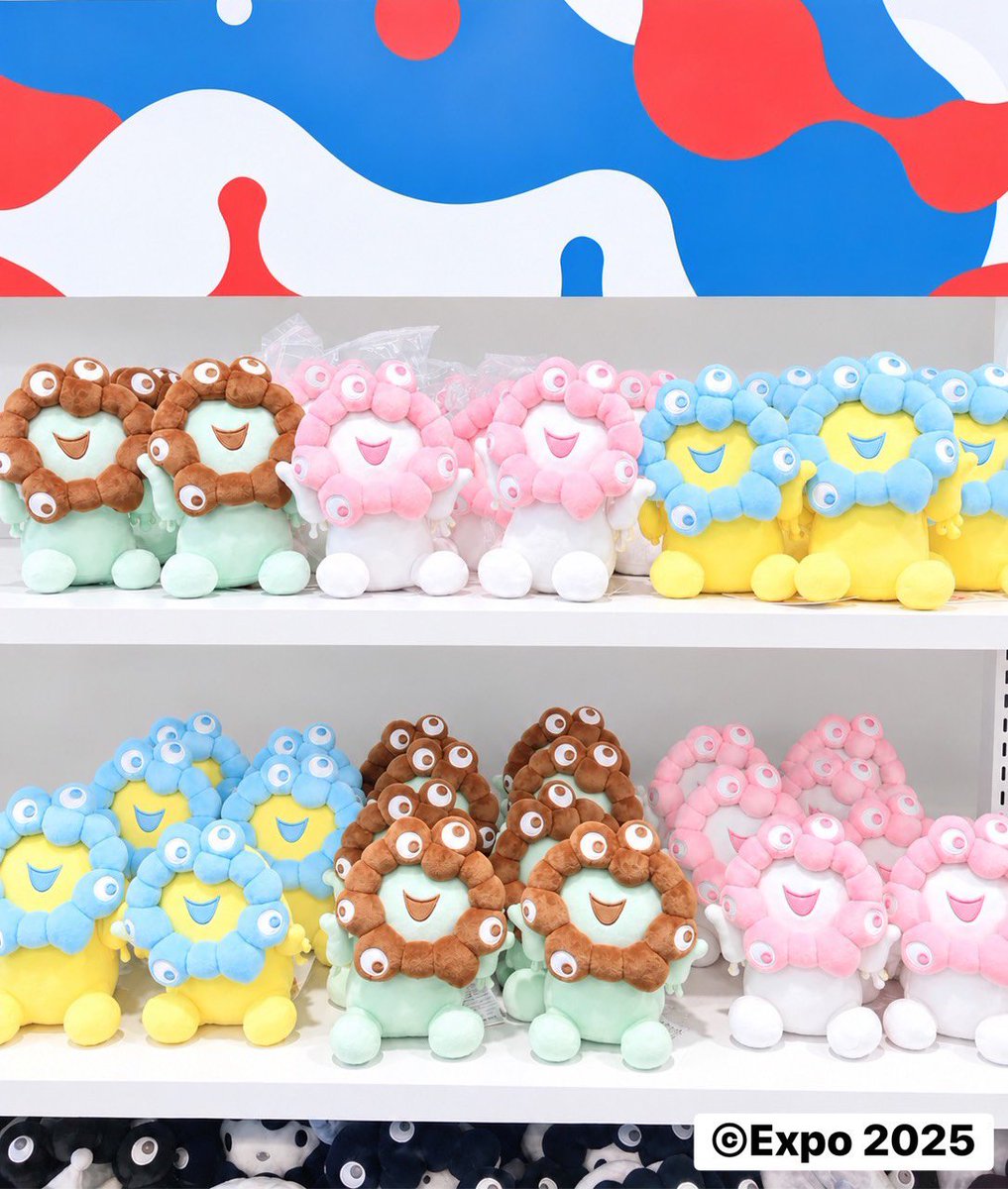 expo2025store_h's tweet photo. ミャクミャクぬいぐるみにアイスクリームカラーが新登場！
 
ストロベリーミルク
チョコミント
ブルーハワイ
 
の3色です。EXPO2025オフィシャルストア阪神梅田本店にて本日から販売しています。
#EXPO2025オフィシャルストア #阪神梅田本店 #ミャクミャク #アイスクリームカラー https://t.co/oelSSzbyvO