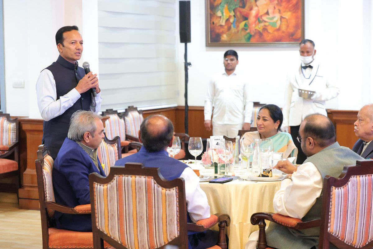 LtGovDelhi's tweet photo. Engaged with captains and leaders of industry at @LokNiwasDelhi last evening, alongside Hon’ble CM Smt. @gupta_rekha Ji, to discuss Delhi’s investment potential and opportunities for expansion.

Delhi’s strategic location, robust infrastructure and skilled workforce make it well placed to attract green, sustainable and future-ready enterprises.

The corporate community’s insights and partnership are essential as we work together to create new opportunities and build a prosperous #ViksitDilli.