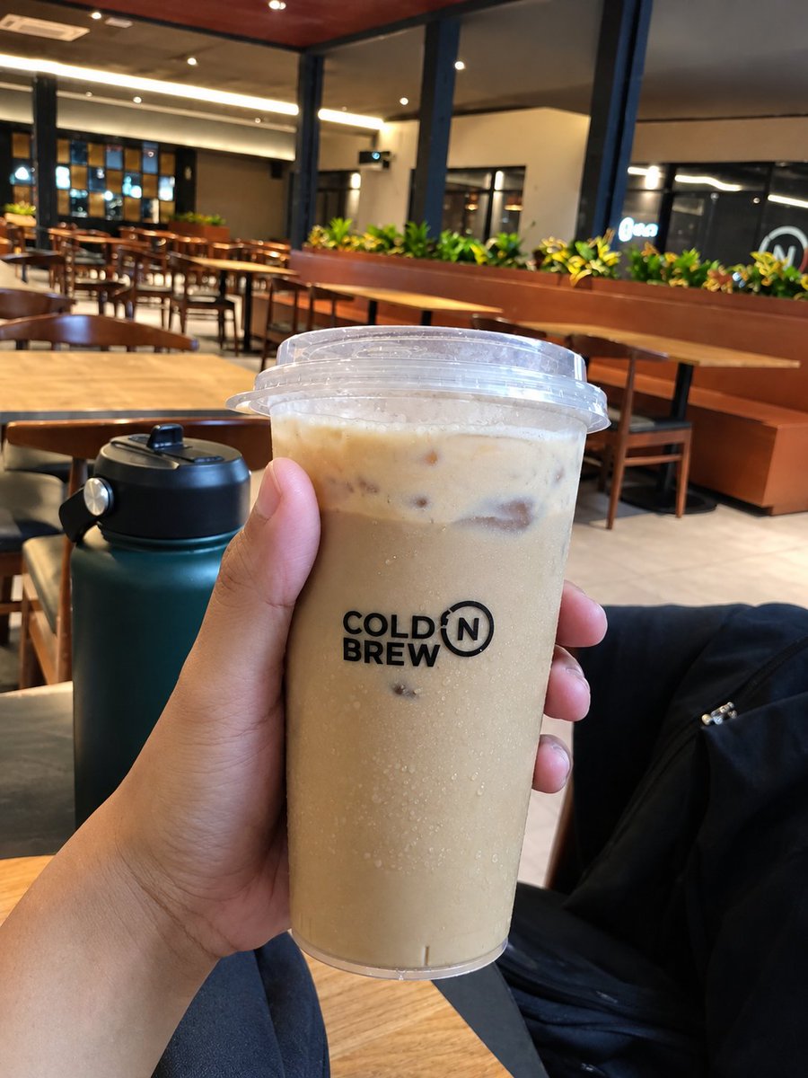 rayen_ajw's tweet photo. hang out? https://t.co/HvD8aIVgyV