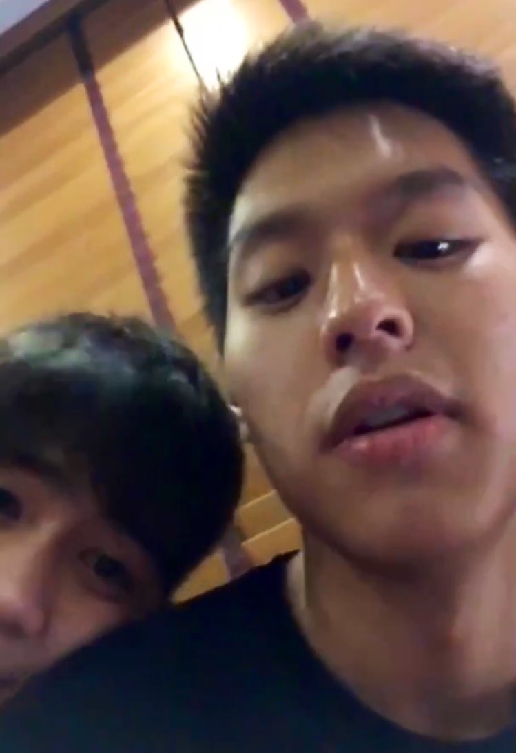 puzzless_x's tweet photo. แจ้มอ้วรๆของหนูเหมียวบนไหล่พี่เกี๊ยวมู๋ https://t.co/TitXYnlodK