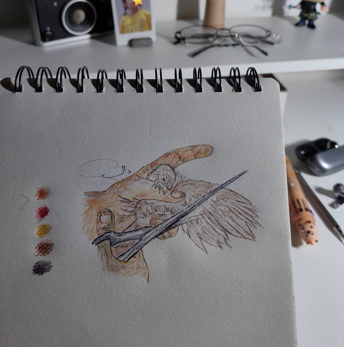 da88ll's tweet photo. رسمه تندرج تحت ابيات محمد الضرير :

تلعب بقلبي لعبة البزر بالطير
يضحك وطيره ميتٍ مايطيري ؟ https://t.co/uZ0YZz2Sv7