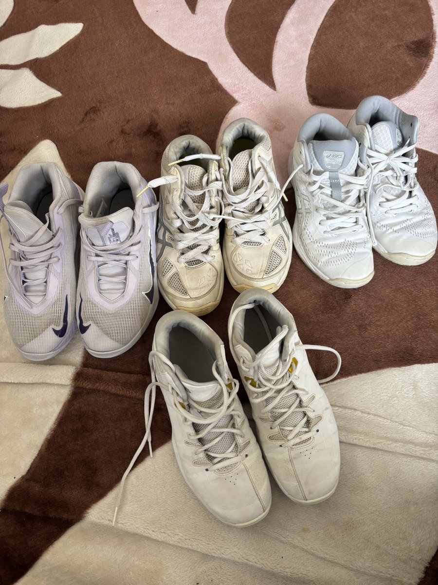 53nrka333's tweet photo. 姪とチームメイトのバッシュセット👟
 #バッシュ売ります https://t.co/roMmZiw7jS