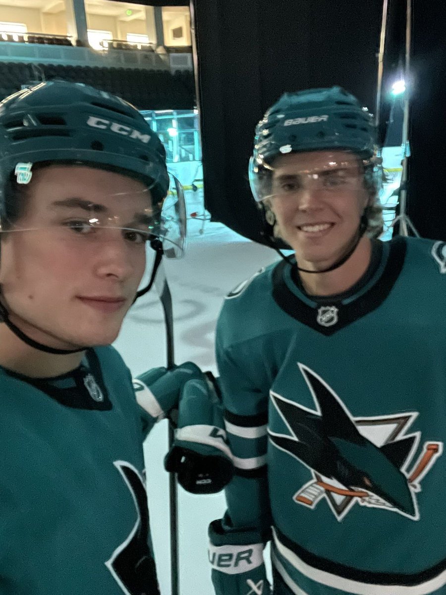 lovdpastry's tweet photo. @5soscarr oscar y los sharks https://t.co/LWyVqw3Wnj