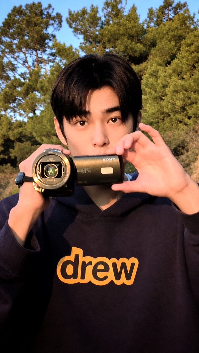 isawkono's tweet photo. #keonho 📸 https://t.co/aZrnGeDJg2