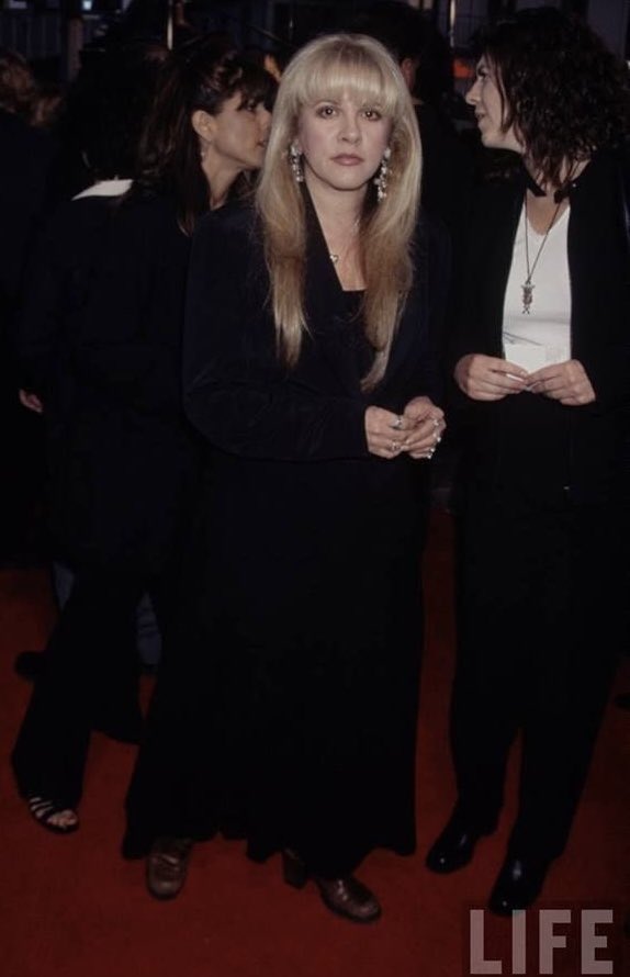 moonduststevie's tweet photo. She did her classic Stevie pose 🥲 https://t.co/rKWbaHlpZz